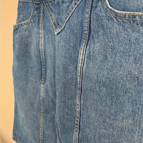 Vintage high waisted guess denim jean skirt - Picture 4 of 7